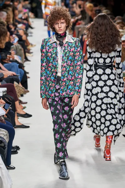 Look 27